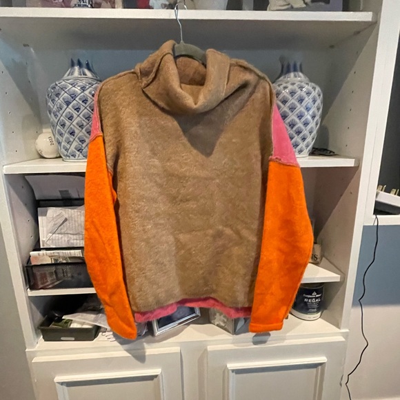 Multi Color Wool Collared Sweater - Picture 6 of 7